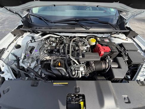 New 2026 Nissan Sentra SR w/ SR Premium Package FWD image 31