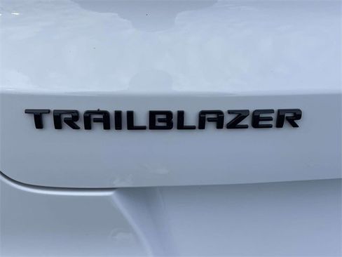 Certified 2023 Chevrolet TrailBlazer RS w/ Convenience Package image 9