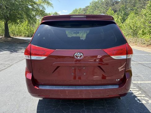 Used 2011 Toyota Sienna LE FWD image 6
