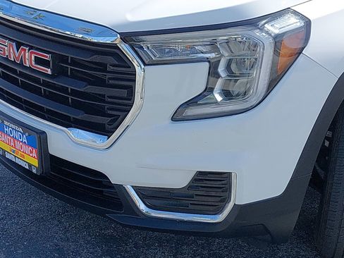 Used 2024 GMC Terrain SLE image 31