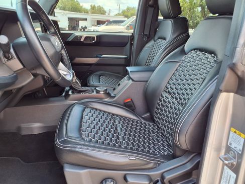 Used 2023 Ford Bronco Outer Banks AWD/4WD image 13