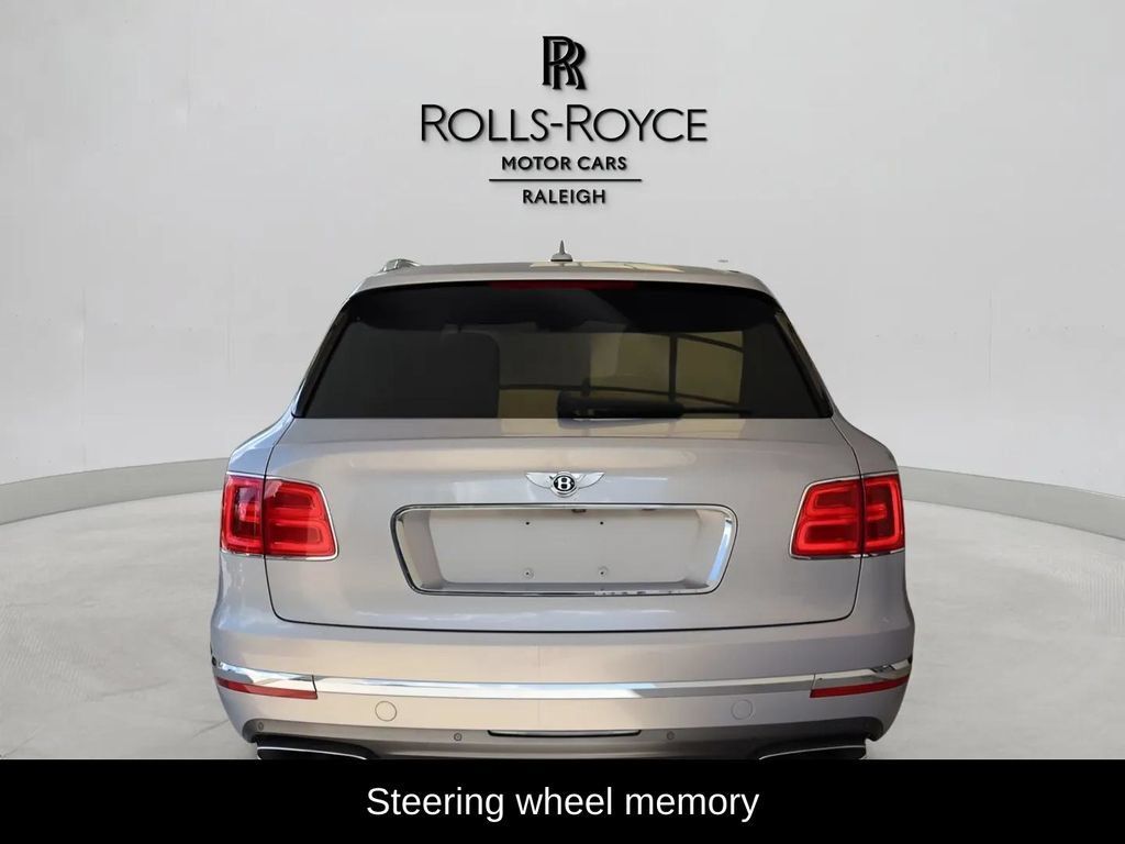 Used 2017 Bentley Bentayga AWD/4WD image 5