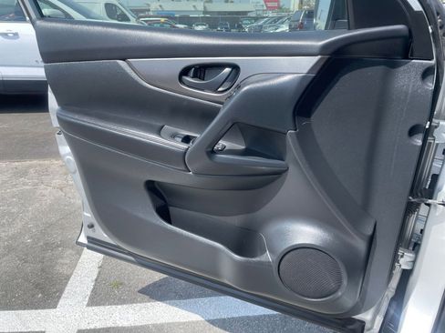 Used 2021 Nissan Rogue Sport S image 18