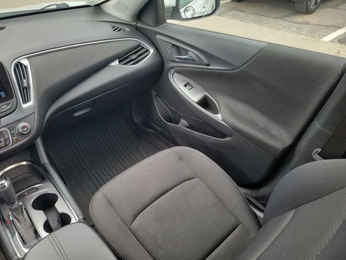 Used 2016 Chevrolet Malibu LT FWD image 9