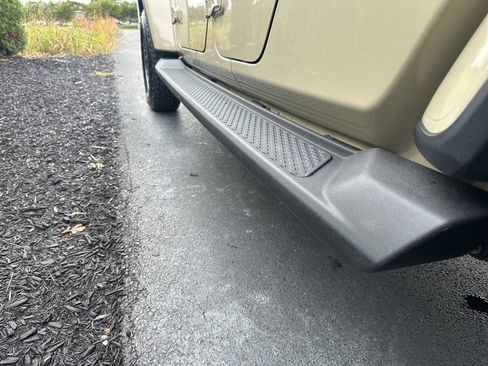 Used 2020 Jeep Gladiator Overland w/ Popular Equipment Package image 24