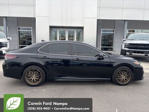 Used 2023 Toyota Camry SE w/ Cold Weather Package image 5