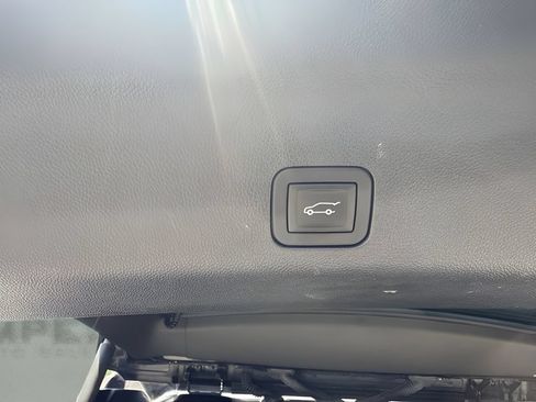 Used 2025 Chevrolet Tahoe LT AWD/4WD image 30