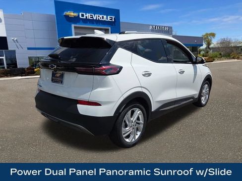 Used 2023 Chevrolet Bolt EUV Premier w/ Sun & Sound Package FWD image 7