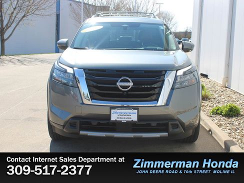 Used 2025 Nissan Pathfinder Platinum w/ Cargo Package FWD image 4