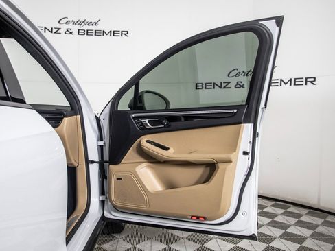 Used 2023 Porsche Macan S image 16