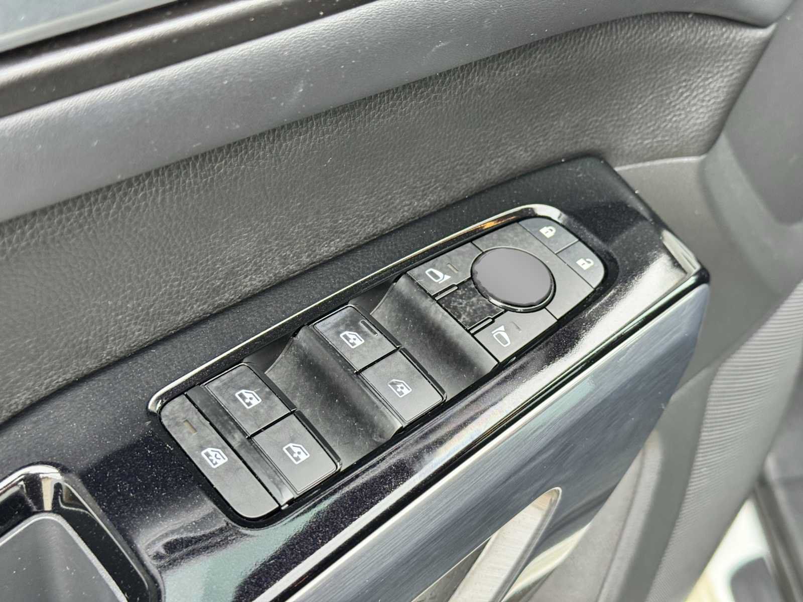 Used 2023 Nissan Pathfinder SL AWD/4WD image 50