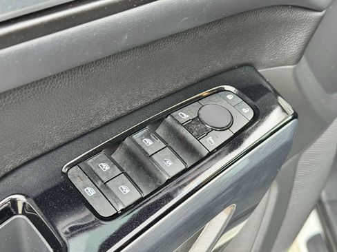Used 2023 Nissan Pathfinder SL AWD/4WD image 50