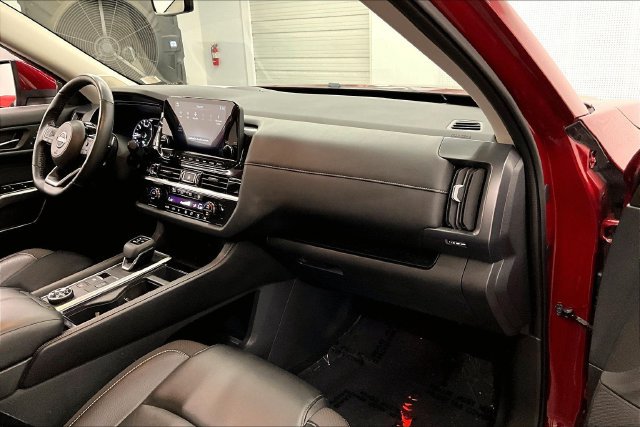 Used 2024 Nissan Pathfinder SL AWD/4WD image 19