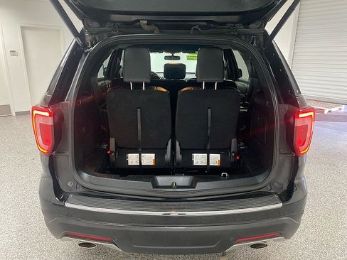 Used 2018 Ford Explorer XLT w/ Equipment Group 202A image 18