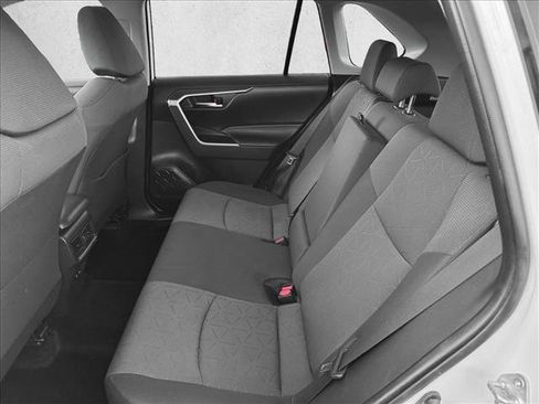 Used 2020 Toyota RAV4 XLE w/ Convenience Package image 18