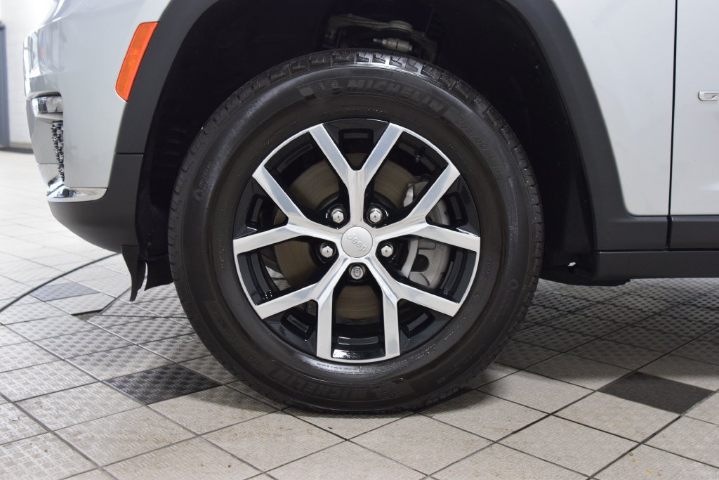 Used 2025 Jeep Grand Cherokee L Limited AWD/4WD image 28