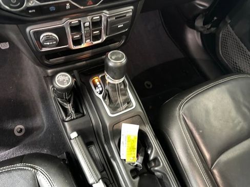 Used 2022 Jeep Wrangler Unlimited Sahara w/ Cold Weather Group image 20