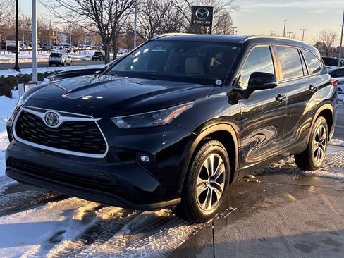 Used 2023 Toyota Highlander XLE image 13