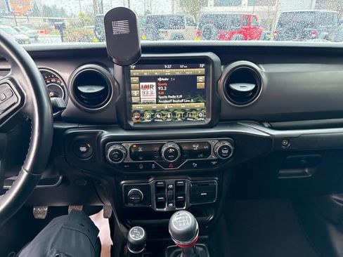 Used 2021 Jeep Gladiator Willys image 25