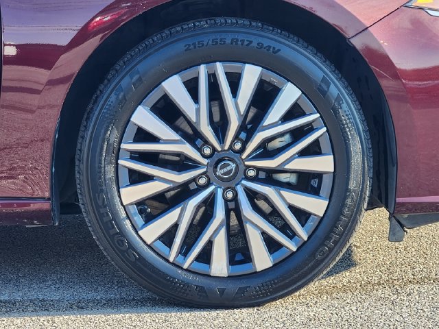 Used 2025 Nissan Altima 2.5 SV FWD image 11