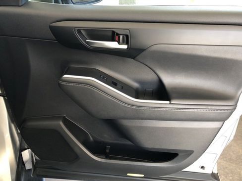 Used 2020 Toyota Highlander XLE image 61