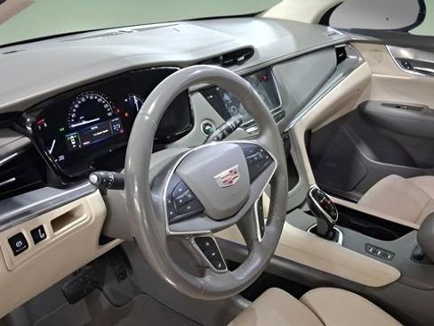 Used 2017 Cadillac XT5 Luxury w/ Driver Awareness Package image 28