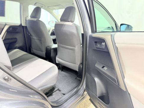 Used 2013 Toyota RAV4 LE image 29