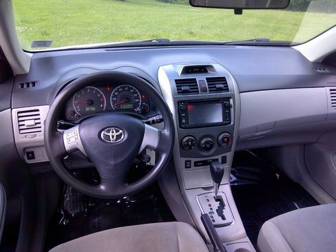 Used 2013 Toyota Corolla LE Special Edition image 10