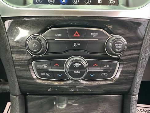 Used 2019 Chrysler 300 Touring w/ Sport Appearance Package image 27