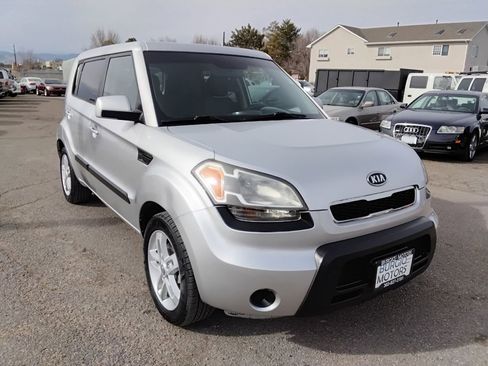 Used 2011 Kia Soul + w/ Audio Pkg image 3