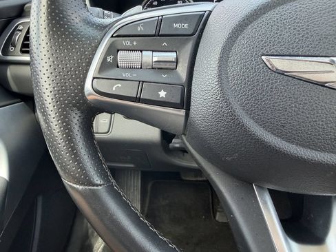 Used 2022 Genesis G70 2.0T RWD image 13