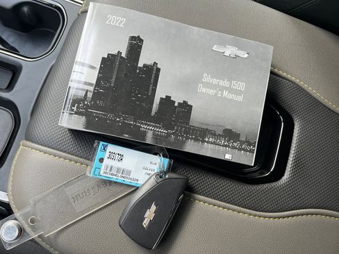 Used 2022 Chevrolet Silverado 1500 ZR2 w/ Technology Package image 9