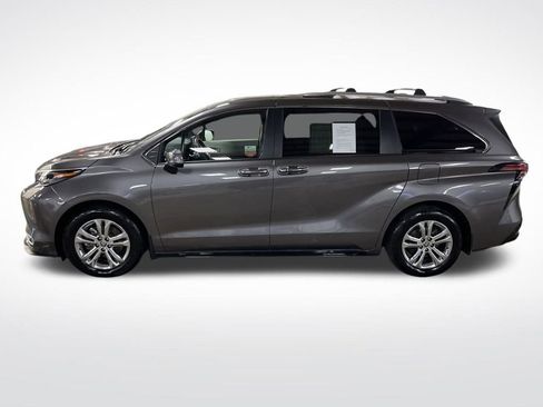 Certified 2024 Toyota Sienna Platinum image 2