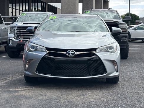 Used 2016 Toyota Camry SE w/ Moonroof Package FWD image 38