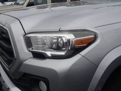 Used 2017 Toyota Tacoma SR5 w/ Tow Package image 27