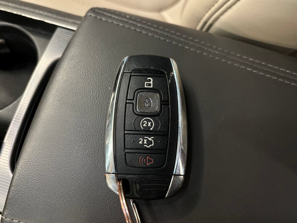 Used 2019 Lincoln MKZ Reserve FWD image 17