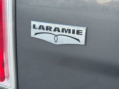 Used 2017 RAM 1500 Laramie w/ Convenience Group AWD/4WD image 11