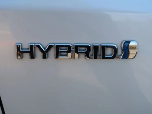 Used 2014 Toyota Prius V Two image 8