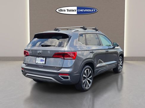 Used 2022 Volkswagen Taos SE w/ Panoramic Sunroof Package AWD/4WD image 5