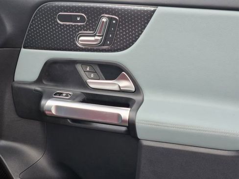 Used 2026 Mercedes-Benz GLB 250 4MATIC image 17