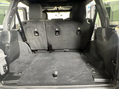 Used 2019 Jeep Wrangler Unlimited Sport AWD/4WD image 25