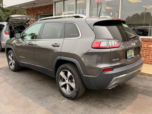Used 2019 Jeep Cherokee Limited AWD/4WD image 2