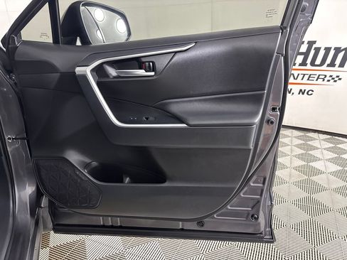 Used 2025 Toyota RAV4 XLE w/ Convenience Package FWD image 27