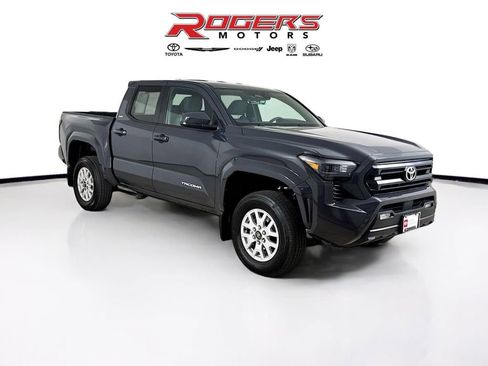 Certified 2025 Toyota Tacoma SR5 AWD/4WD image 28