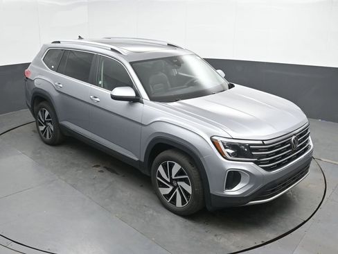 Used 2025 Volkswagen Atlas SEL AWD/4WD image 31