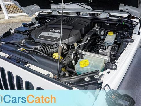 Used 2018 Jeep Wrangler Unlimited Sahara AWD/4WD image 32