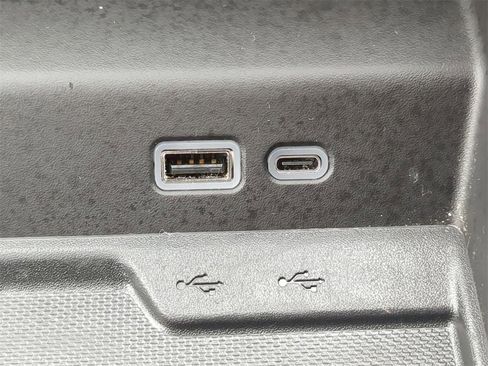 Used 2025 Chevrolet Tahoe High Country image 23