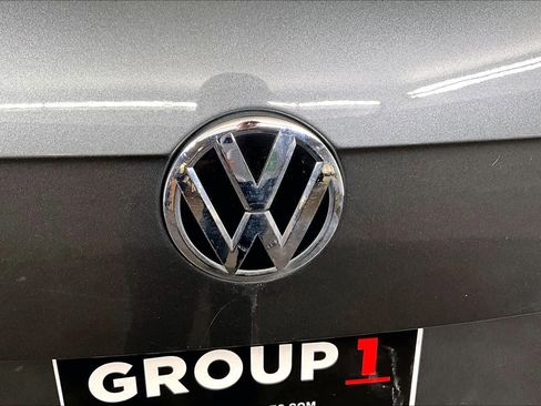 Used 2018 Volkswagen Tiguan SEL AWD/4WD image 30