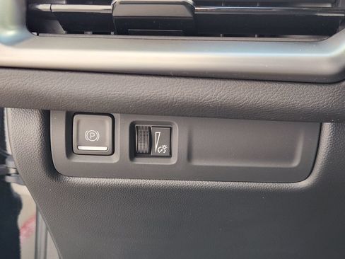Used 2024 Cadillac XT4 Premium Luxury w/ Technology Package FWD image 20