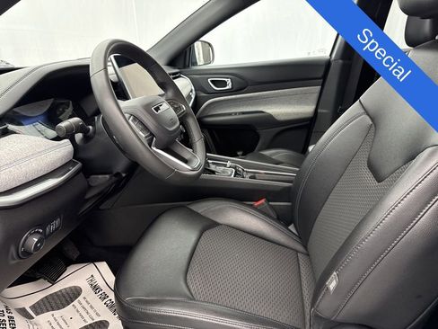 Used 2024 Jeep Compass Latitude AWD/4WD image 18
